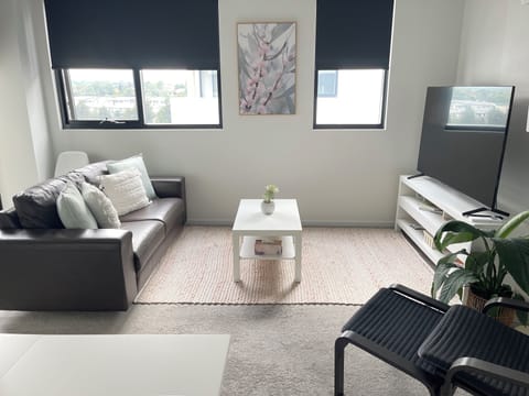 Modern and comfortable - Lounge Room 1