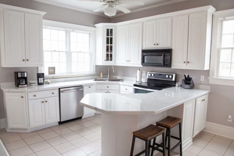 Kitchen – Fully equipped kitchen ready for morning coffee or group dinners