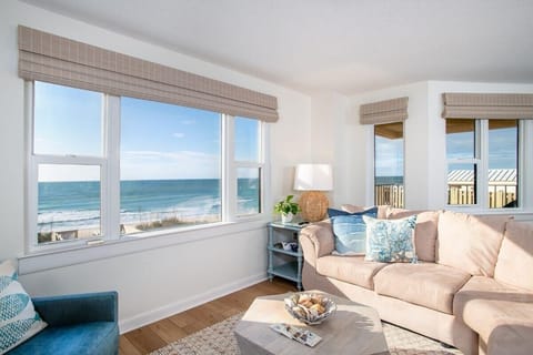 Condo, 3 Bedrooms | Living area | Smart TV