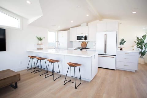 Kitchen & Breakfast Bar seating