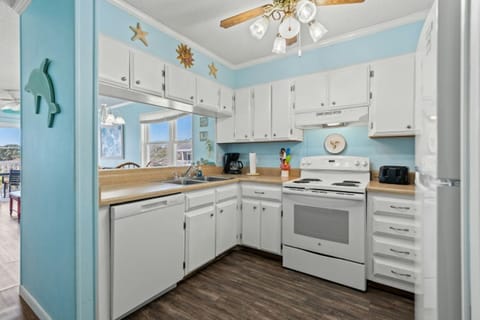 A fully stocked kitchen makes meal preparation a breeze.