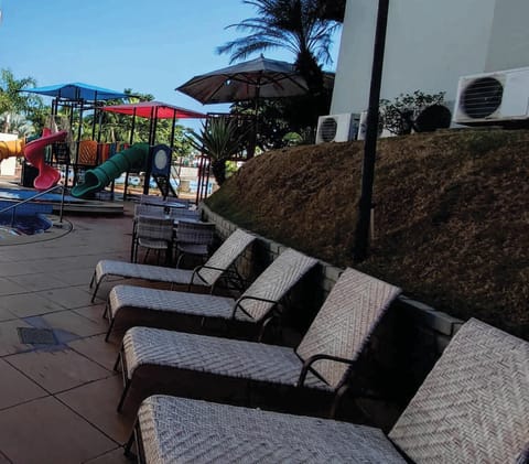 4 outdoor pools