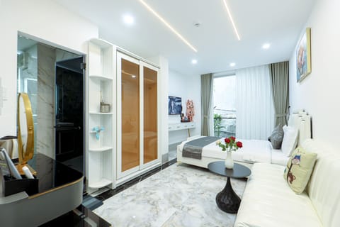 Deluxe Double Room, Balcony, City View | Hypo-allergenic bedding, free minibar items, individually decorated