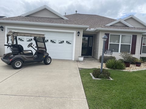 Beautiful neighborhood
Golf cart included