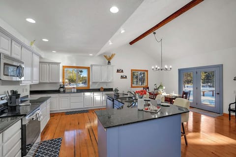 Plenty of kitchen storage for big grocery hauls and multi‑day stays