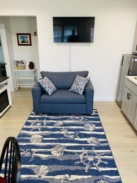 Pull-out sleeper couch