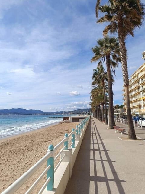 100m du Bord de mer amenagé plages publiques et privées