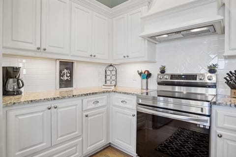 Beach Breeze Kitchen: Enjoy the ultimate in convenience and style in this modern kitchen.
