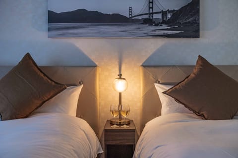 Deluxe House | 3 bedrooms, iron/ironing board, free WiFi