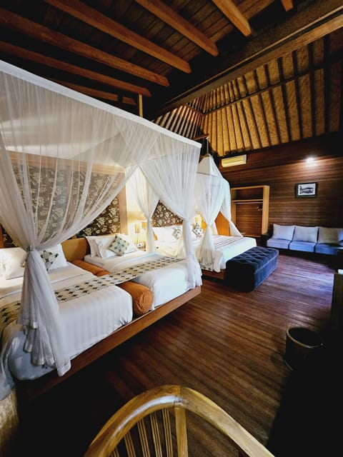 Family Room | Minibar, desk, soundproofing, free WiFi