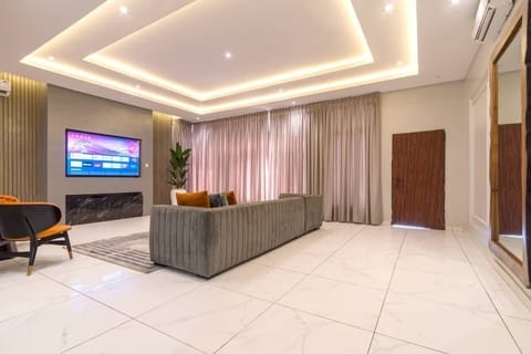 Classic Townhome, 4 Bedrooms | Living area