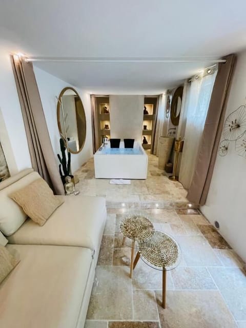 Suite prestige XL, baignoire à jets | Individually decorated, free WiFi, bed sheets