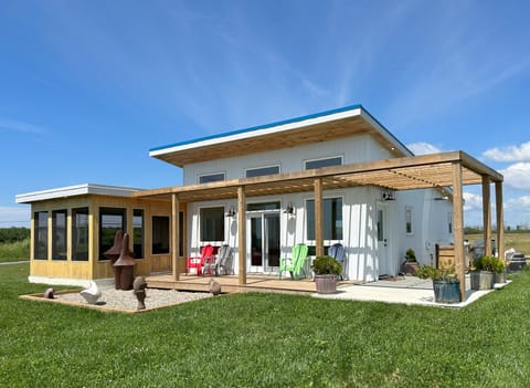 Screened porch & veranda facing south toward Chardonnay vineyard.