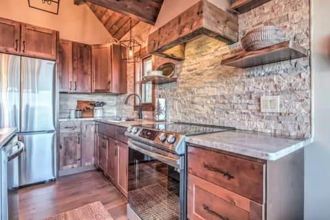 Everything is brand new. Wood cabinets, leathered granite, natural stone 