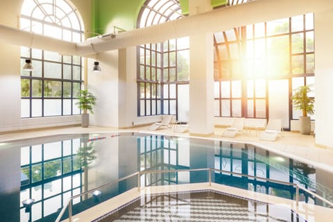 Indoor pool, sun loungers