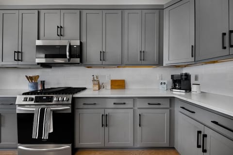 The kitchen provides the perfect space for the chefs of the group to prepare fresh meals, with local ingredients from nearby The Bottega at Frankie's.