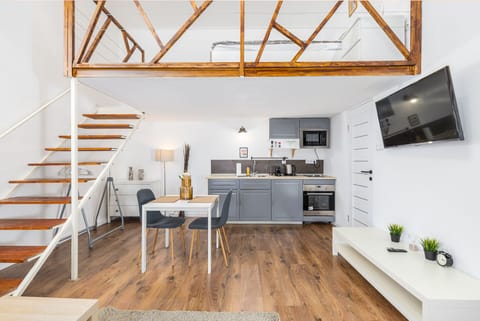 Comfort Apartment | Private kitchen | Mini-fridge, microwave, oven, stovetop