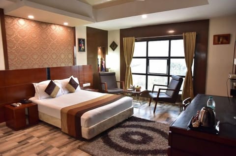 Premium Double Room | Soundproofing, iron/ironing board