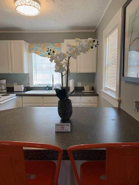 Flip Flop Cottages, 2 Bedroom, 2 Full Beds, 1 Bath with Front Porch | Private kitchen | Fridge, microwave, oven, stovetop