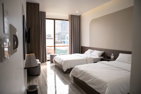 Family Double Room, 2 Double Beds | Desk, soundproofing, WiFi (free), individually furnished