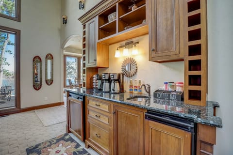 COFFEE BAR! Fully stocked.