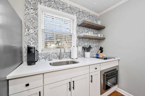 House | Private kitchen | Fridge, stovetop