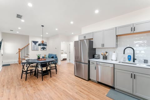 House | 3 bedrooms, iron/ironing board, Internet