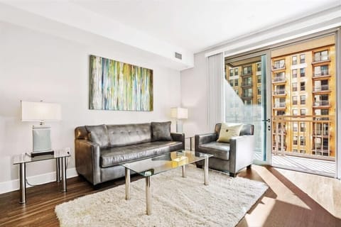 South Arlington Arlington 2 Bedroom Living Room