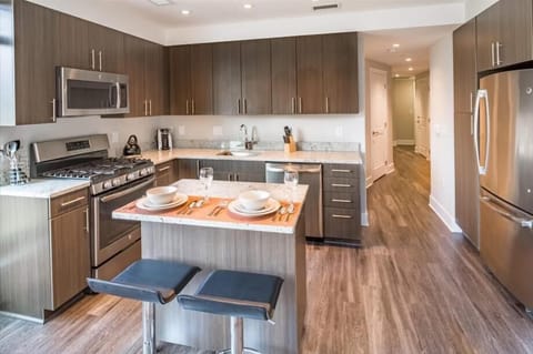 South Arlington Arlington 2 Bedroom Dining Room