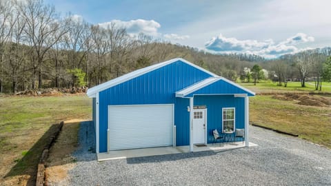 Lake House 1520 | Includes 32' Enclosed Boat Garage | No-Stairs Entrance | Wi-Fi