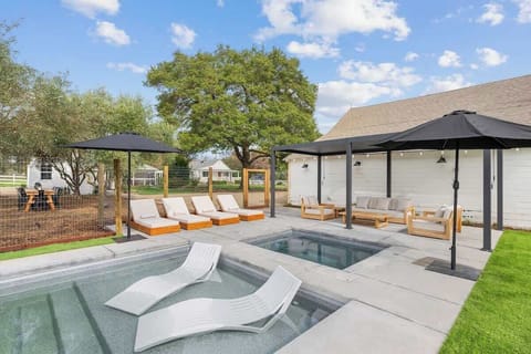 Pool, Hot Tub & Cabana