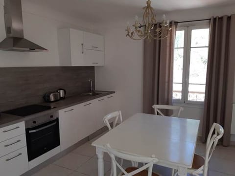 Coin cuisine " Les Romarins"