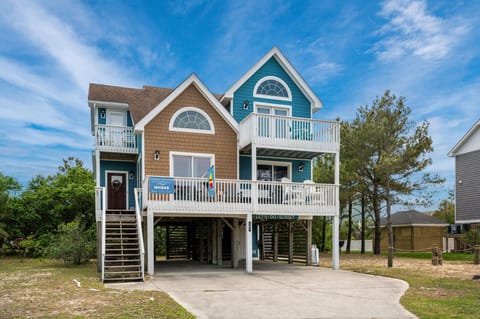 NH505: Nags Head 505 | Front Exterior
