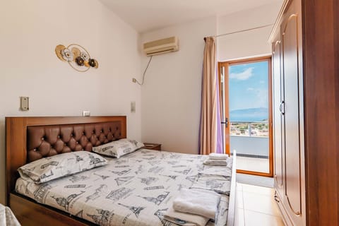Double Room, Sea View (2 adults + 1 child) | Desk, free WiFi