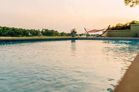As the sun dips low over the bay, sink into the sparkling waters of your private pool or sway gently in the hammock nearby. It’s the kind of evening that feels suspended in time—where stillness, beauty, and comfort blend into one.