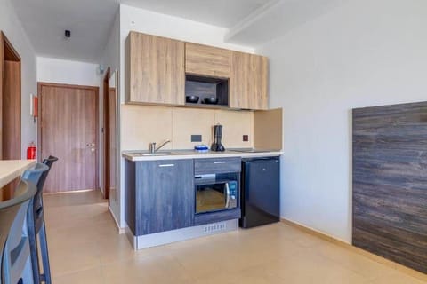 Shared kitchen for both rooms