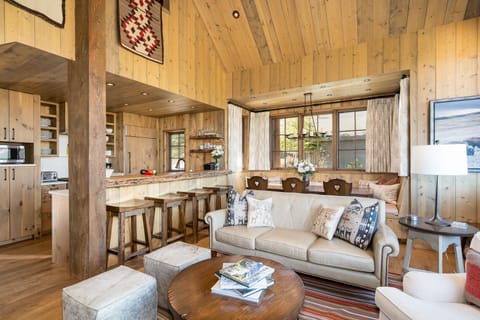 House, 4 Bedrooms | Living area