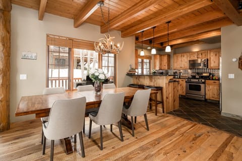 House, 4 Bedrooms | Dining