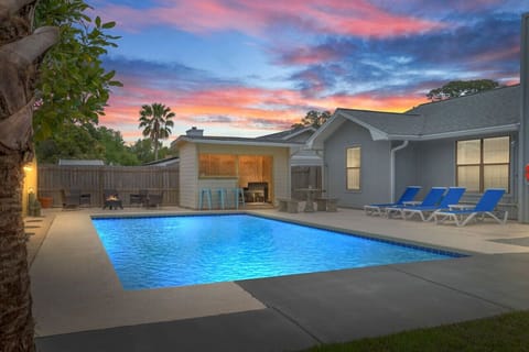 Chill by the poolside fire pit on comfy loungers – the ideal spot for relaxing evenings under the stars!