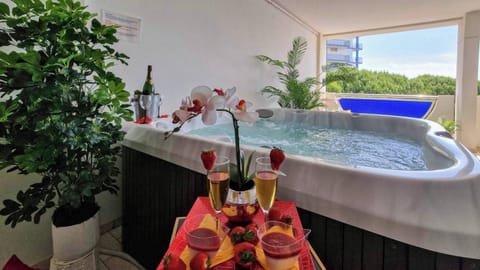 Outdoor spa tub