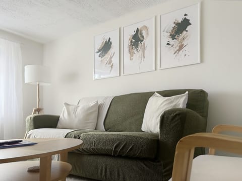 Apartment | Living area | Flat-screen TV