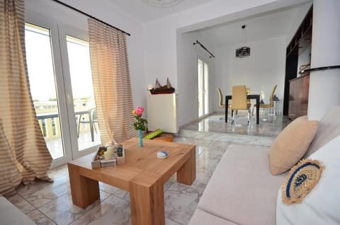 Living Room and dining area (1)