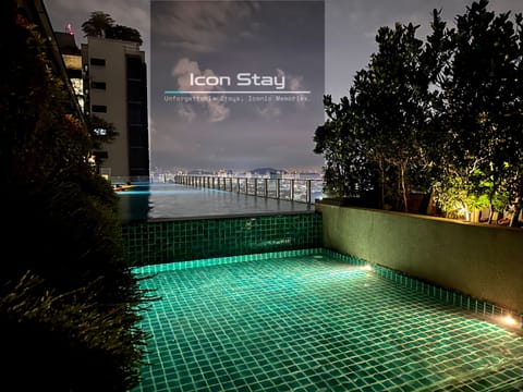 2 outdoor pools, sun loungers