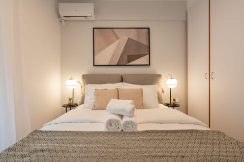 Design Apartment | 1 bedroom, Egyptian cotton sheets, premium bedding, in-room safe