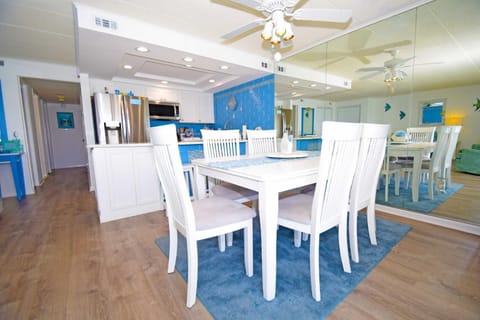 Condo, 2 Bedrooms | Dining