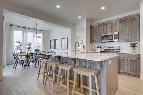 House (5 Bedrooms) | Interior