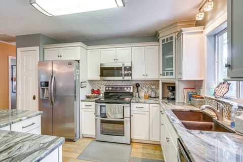 House (3 Bedrooms) | Interior