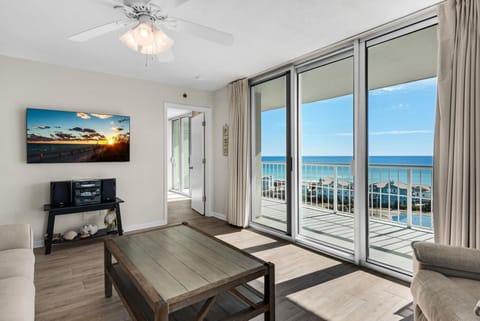 Apartment, 1 Queen Bed (Tristan Towers unit 9B) | Living area
