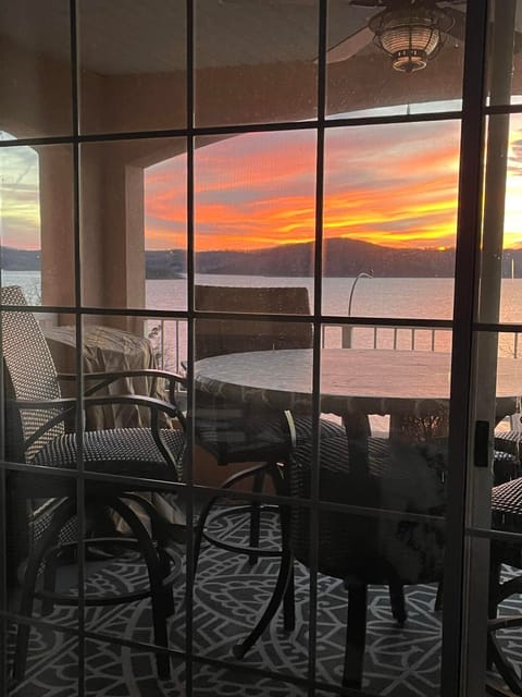 Gorgeous views of Table Rock Lake await you on Feb back porch!