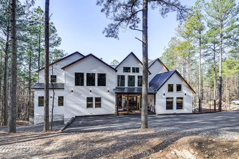 Broken Bow Vacation Rental | 5BR | 7BA | 3,900 Sq Ft | Step-Free Entry